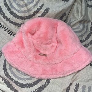 Madden girl faux fur pink bucket hat